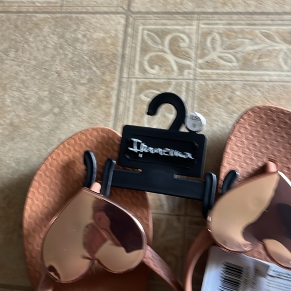 Ipanema heat wave heart flip flops never worn - Picture 2 of 4